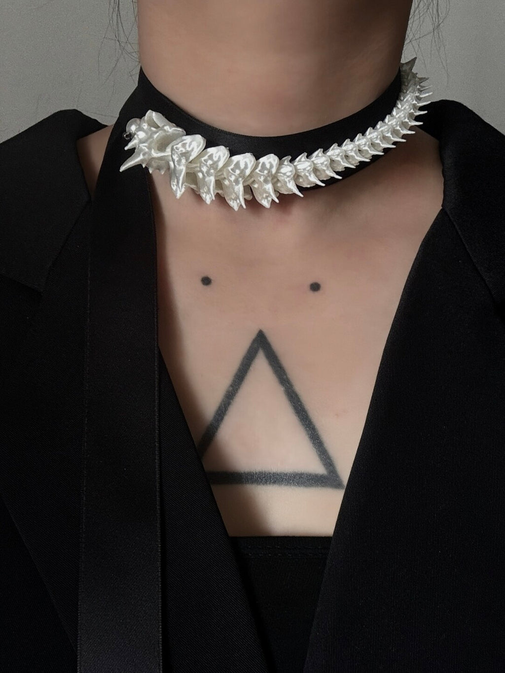 Silk & Print Spine Choker,Lumivault.