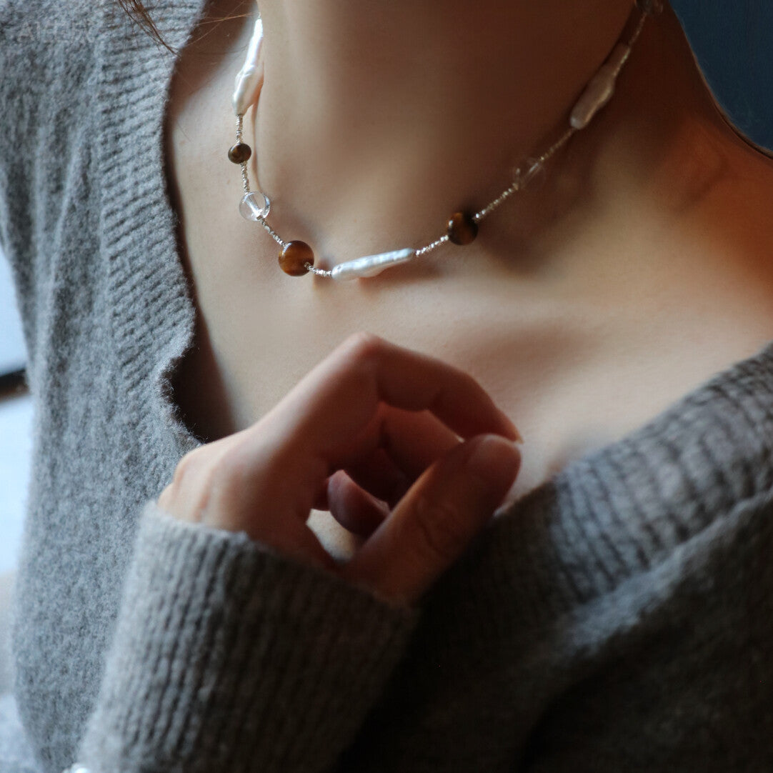 Floating Light Collarbone Chain,Lumivault.