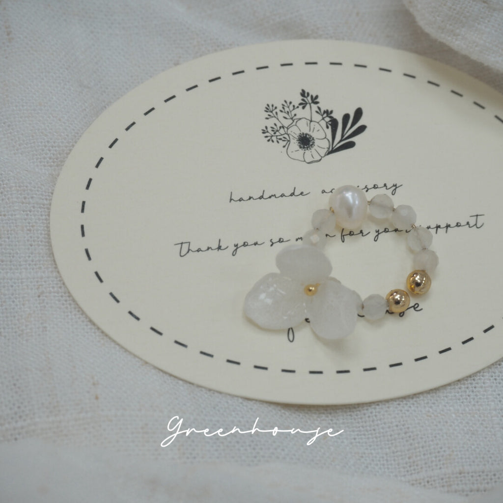 Hydrangea Stone Resin Ear Cuff,White,Lumivault.