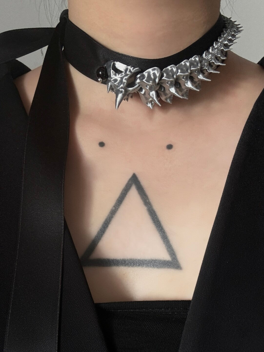Silk & Print Spine Choker,Lumivault.