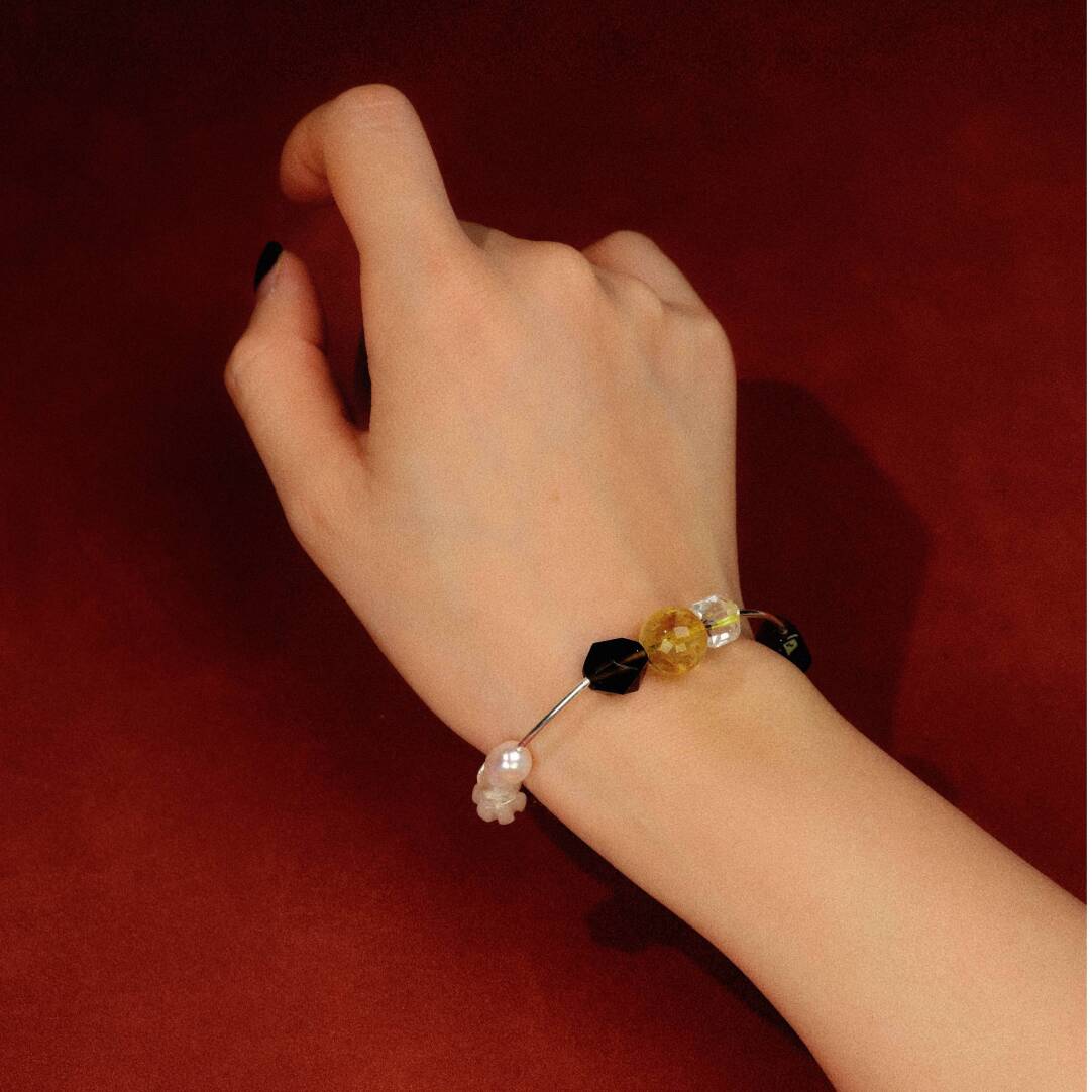 Fragmented Radiance Beaded Bracelet