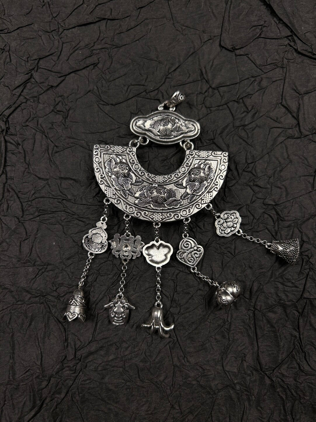 Half‑Moon Lock Sweater Chain,Lumivault.