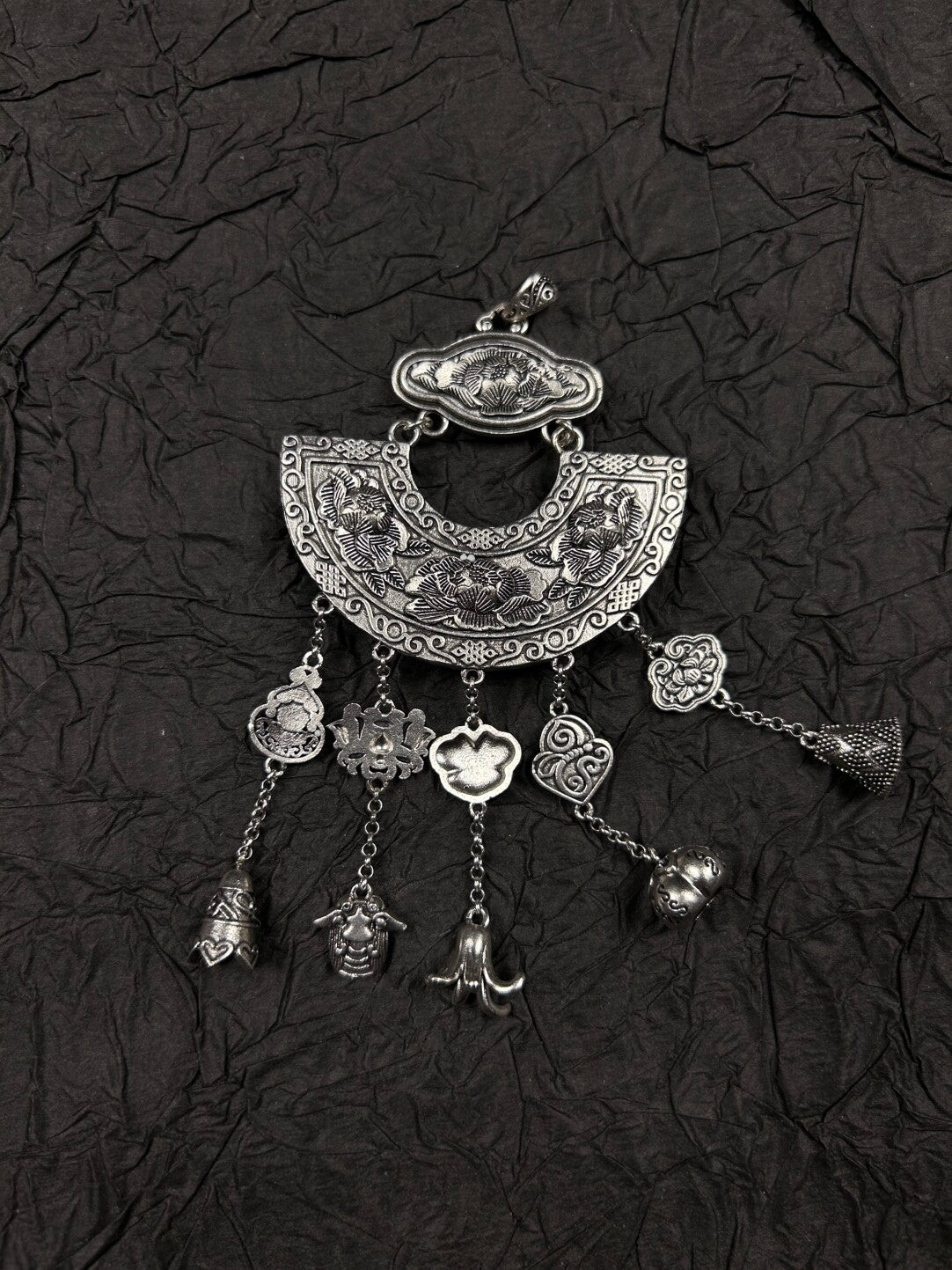 Half‑Moon Lock Sweater Chain,Lumivault.