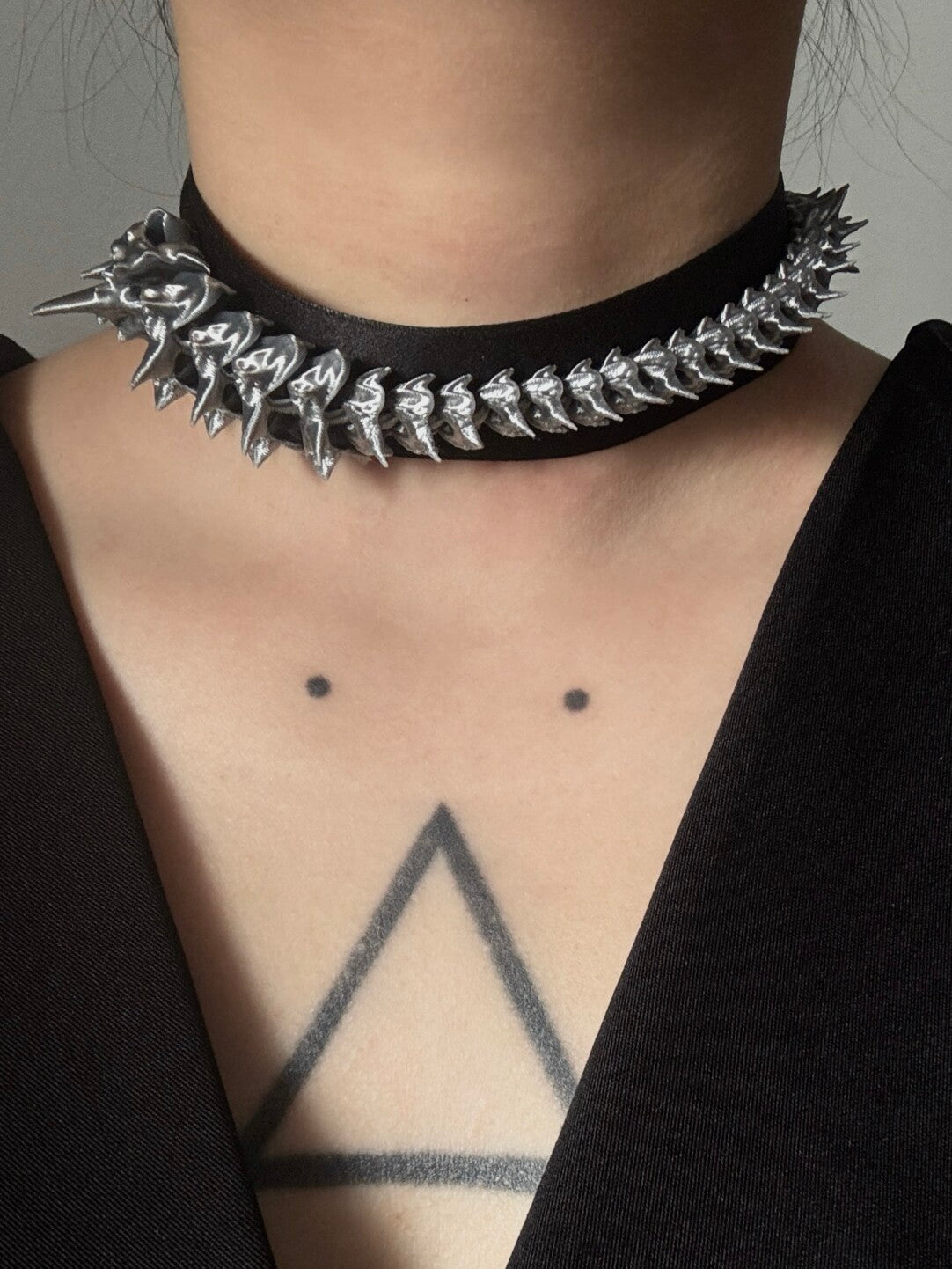 Silk & Print Spine Choker,Lumivault.