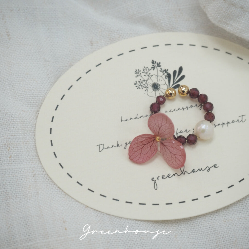 Hydrangea Stone Resin Ear Cuff,Red,Lumivault.