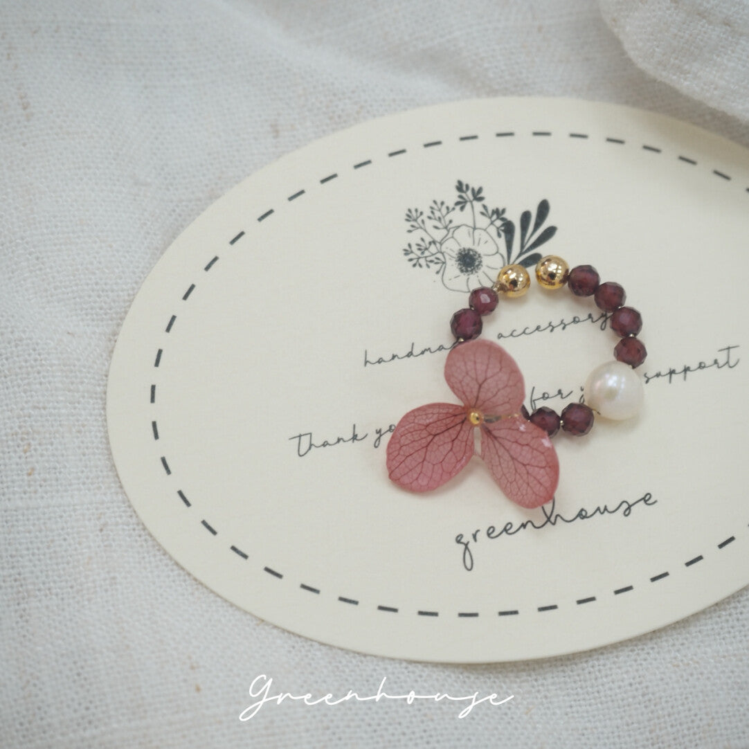 Hydrangea Stone Resin Ear Cuff,Red,Lumivault.