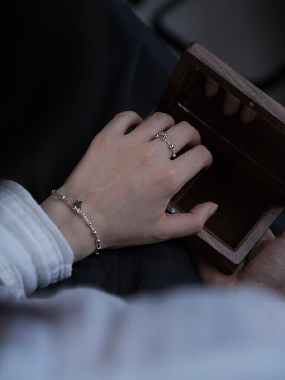 A Winning Hand Bracelet - Lumivault