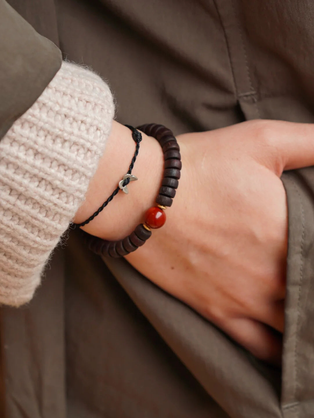 Aloeswood South Red Agate Beaded Bracelet,Lumivault.