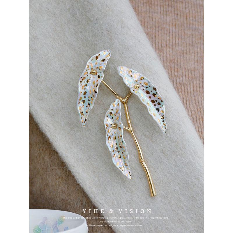 Begonia Ceramic Brooch,Lumivault.