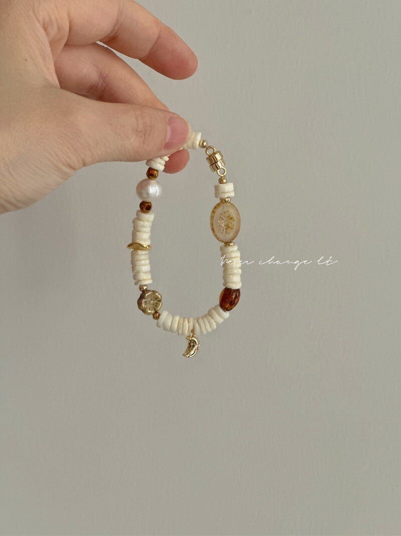 Beige Shell Beaded Necklace,Lumivault.