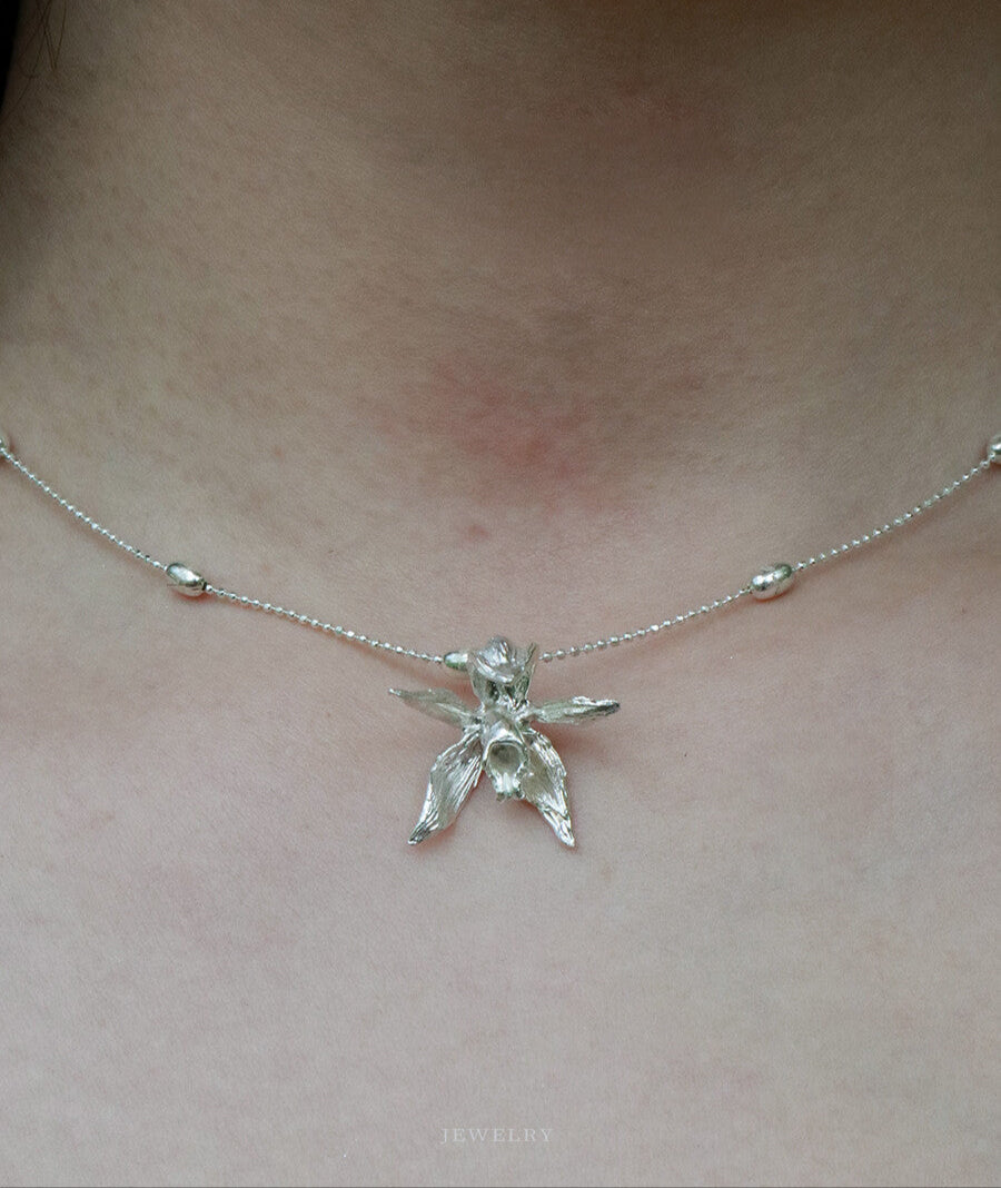 Chinoiserie Coelogyne Cristata Silver Necklace,Lumivault.