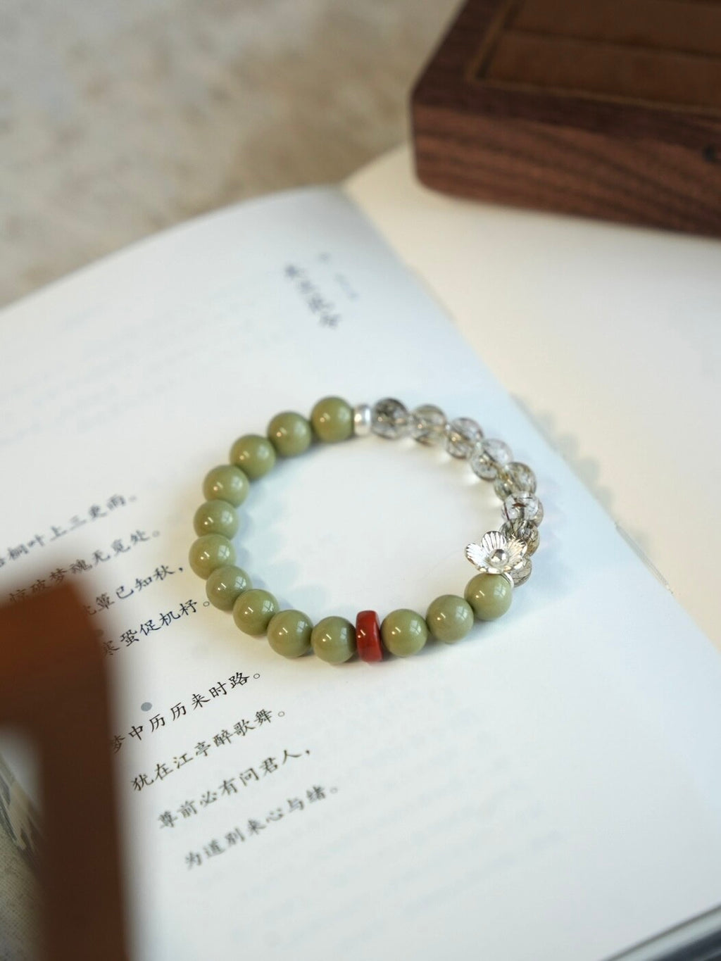 Chinoiserie Field Mountain Tea Beaded Bracelet,Lumivault.