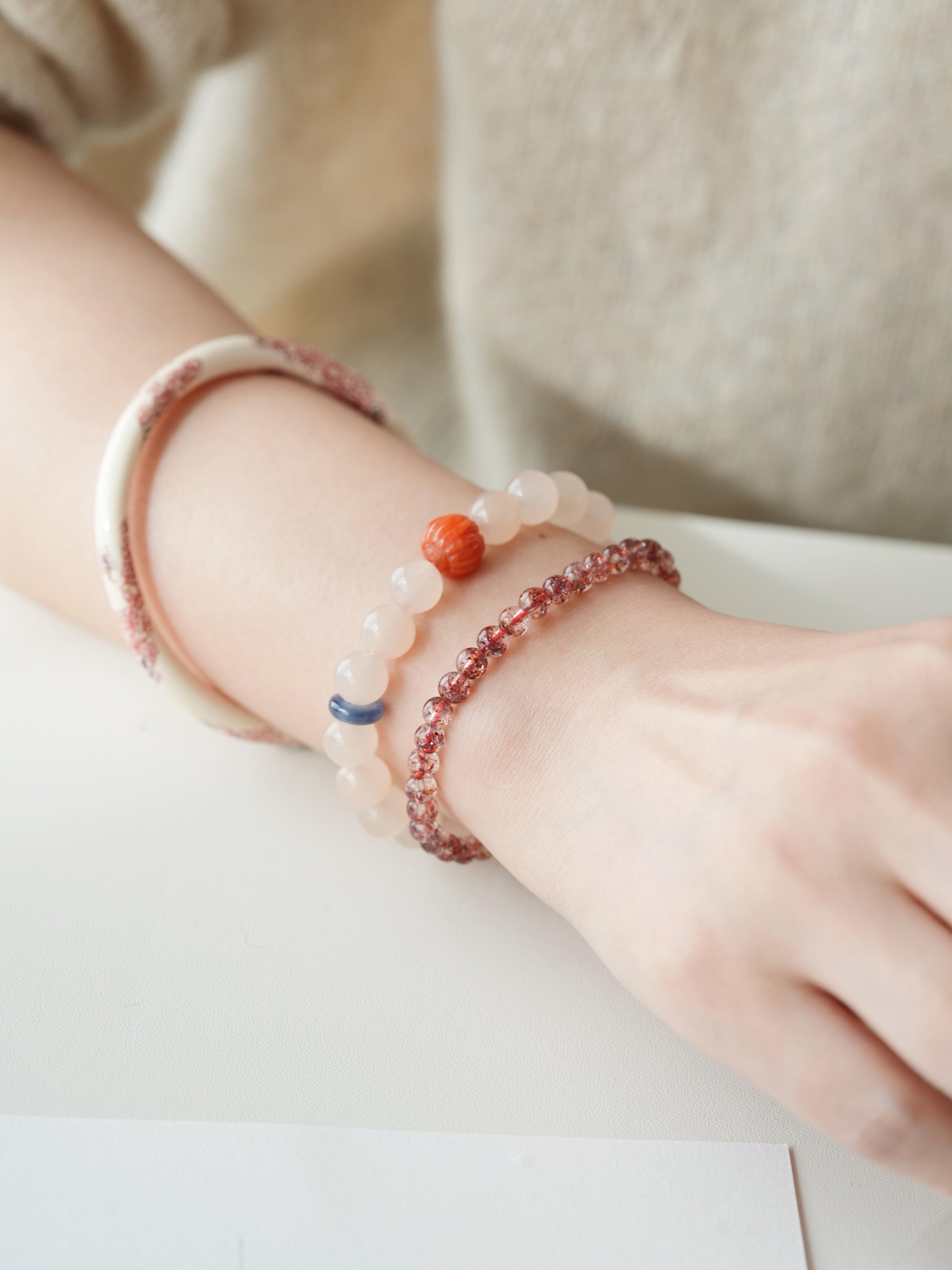 Chinoiserie  Vanilla South Red Agate Bracelet - Lumivault