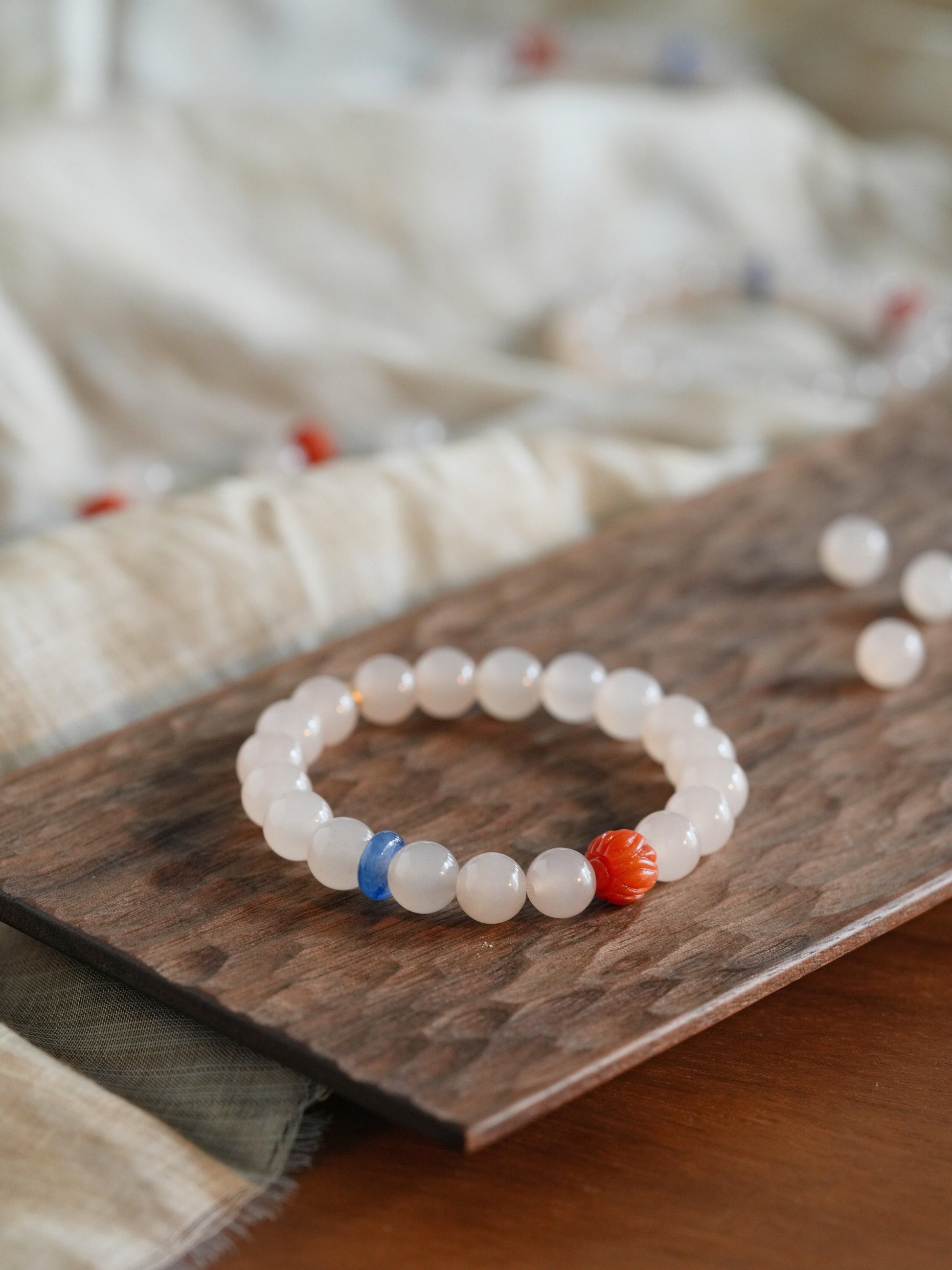 Chinoiserie  Vanilla South Red Agate Bracelet - Lumivault