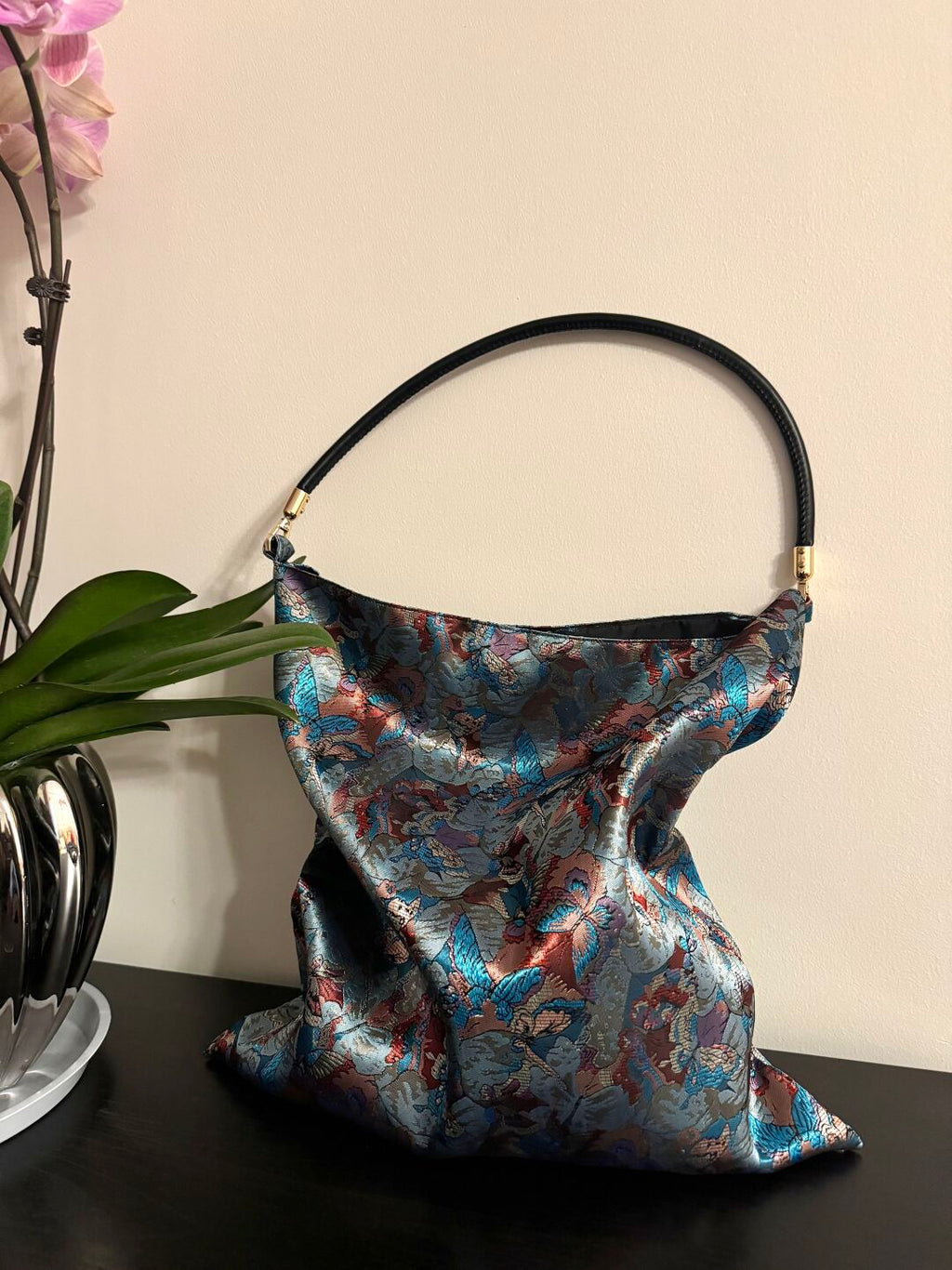 Chinoiserie Dunhuang Butterfly Bloom Beaded Tassel Silk Bag - Lumivault