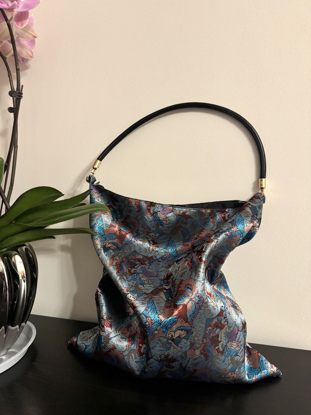 Chinoiserie Dunhuang Butterfly Bloom Beaded Tassel Silk Bag - Lumivault