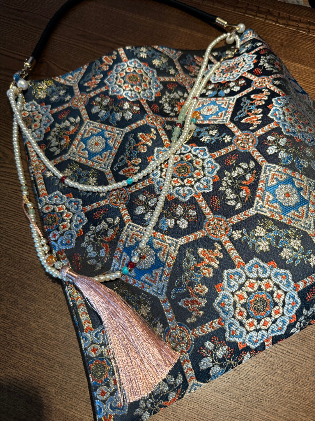 Chinoiserie Immortal Herb Pattern Beaded Tassel Silk Bag - Lumivault