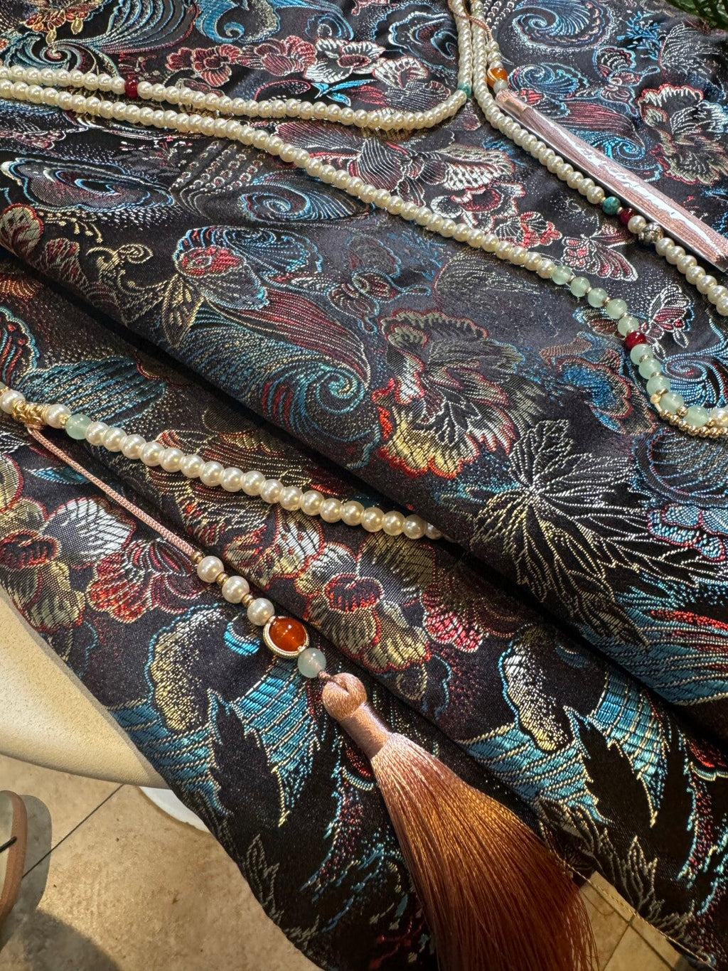 Chinoiserie Luxury Phoenix Tail Pearl Beaded Tassel Silk Bag - Lumivault