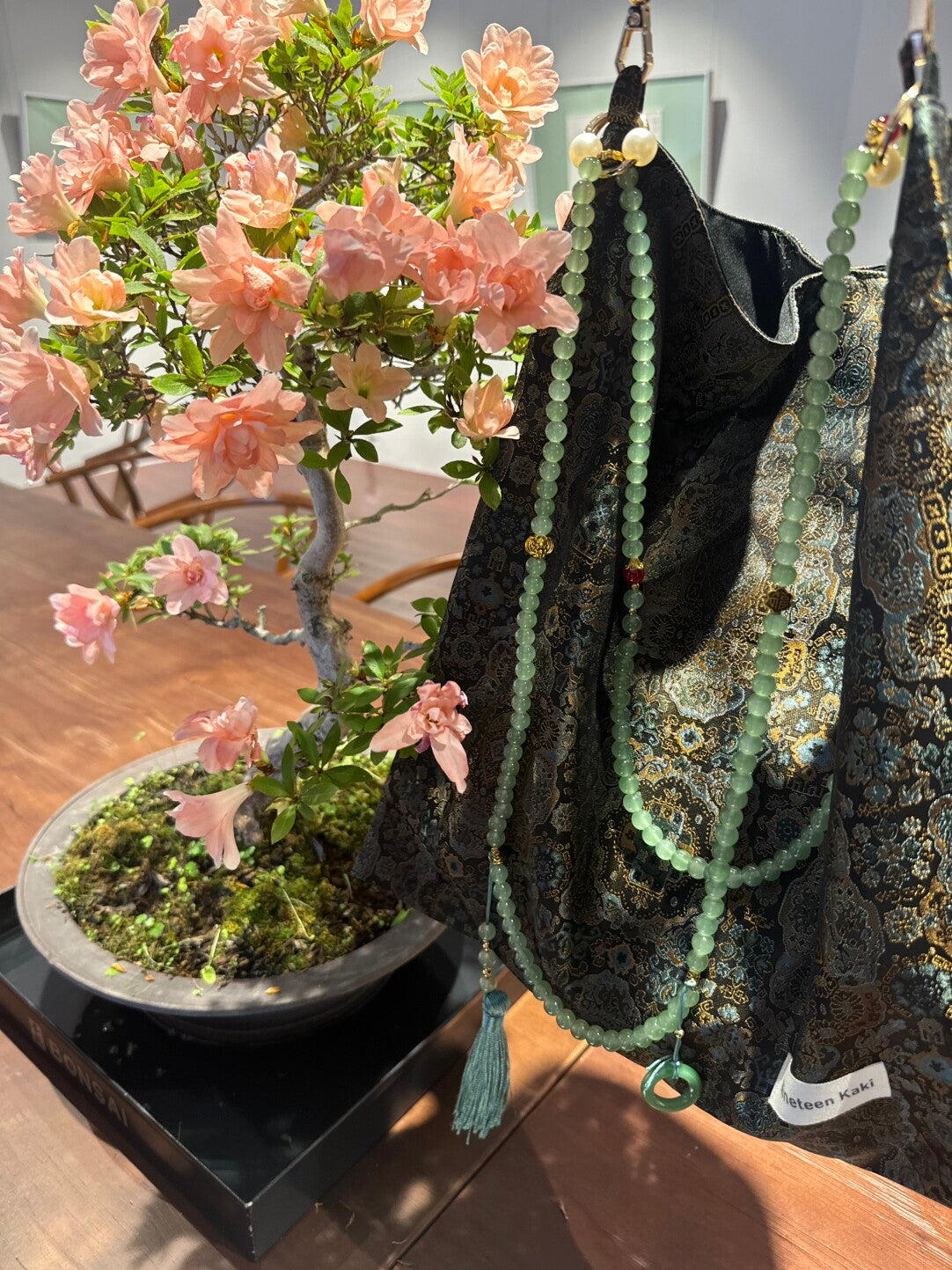 Chinoiserie Oriental Style Pattern Beaded Tassel Silk Bag - Lumivault