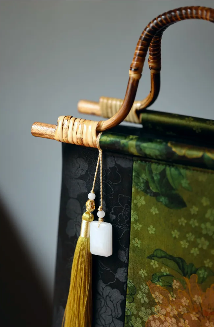 Chinoiserie Peony Bamboo Handle Handbag - Lumivault