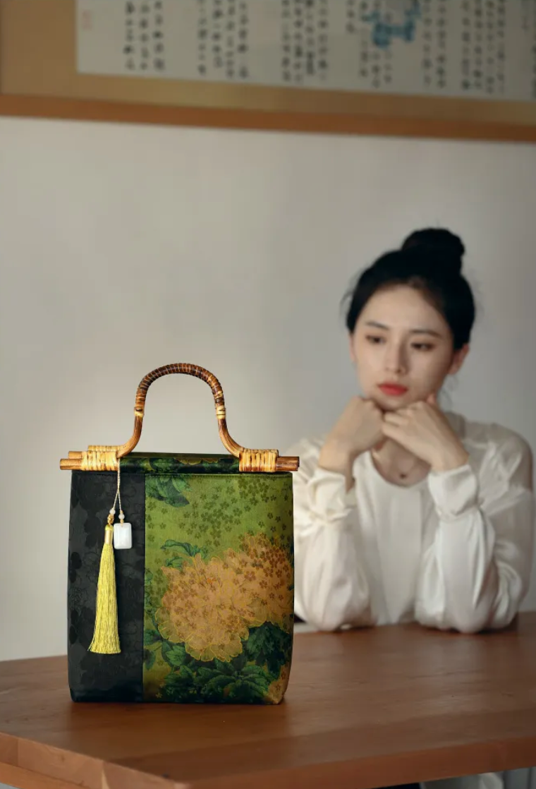 Chinoiserie Peony Bamboo Handle Handbag - Lumivault