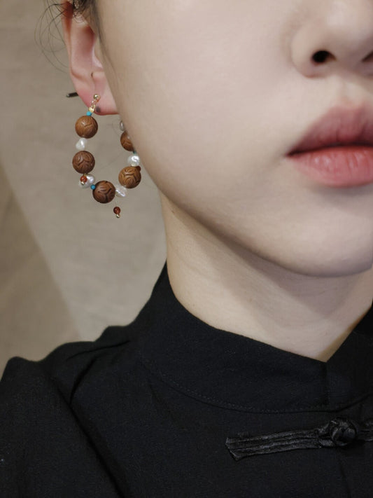 「Chinoiserie」Sandalwood Pearl Beaded Earrings - Lumivault