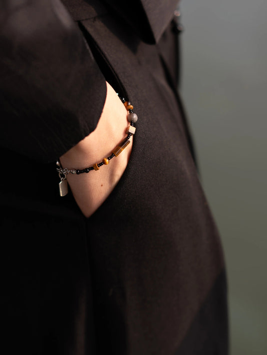 Chinoiserie Silver Safe And Sound Pendant Beaded Bracelet - Lumivault