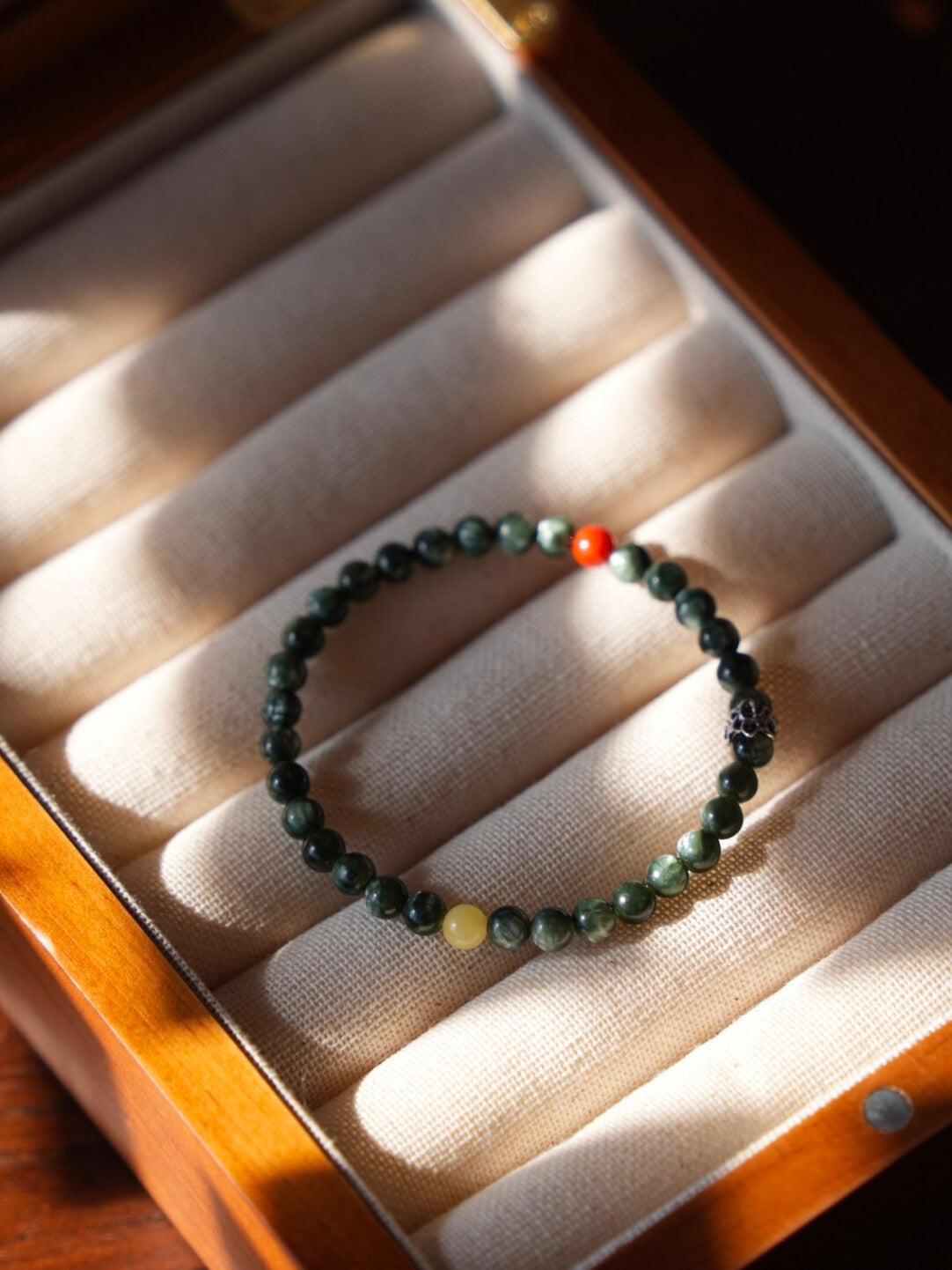 「Chinoiserie」Spring Breeze Brings Faith Green Seraphinite Bracelet - Lumivault