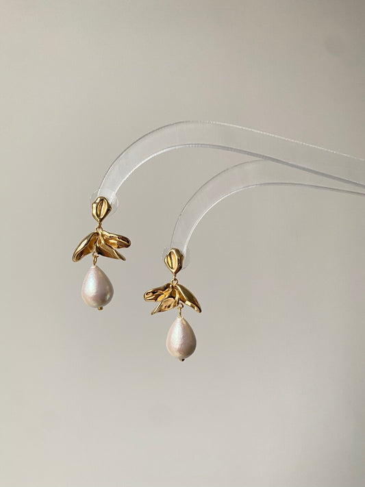 Cotton Pearl Earrings - Lumivault