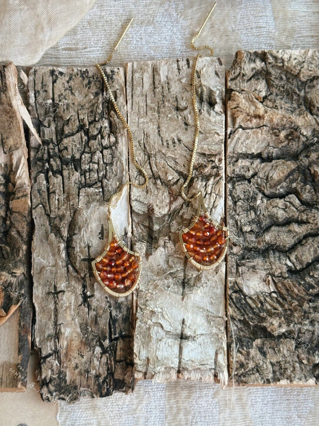 Crimson Agate Beads Geometric Earrings,Lumivault.