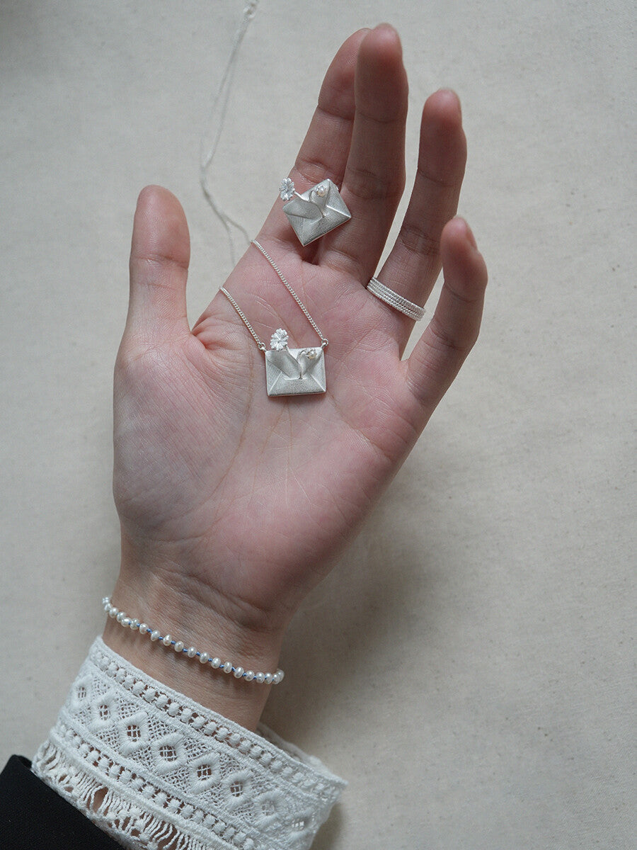 Daisy‘s Letter Silver Necklace,Lumivault.