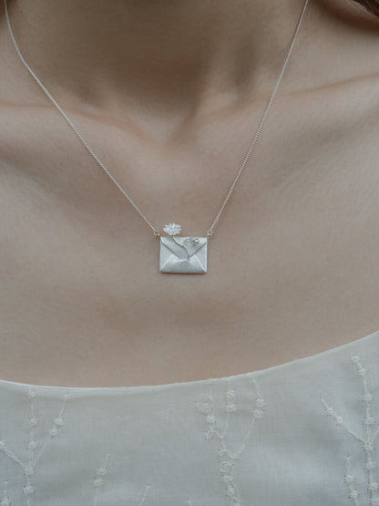 Daisy‘s Letter Silver Necklace - Lumivault