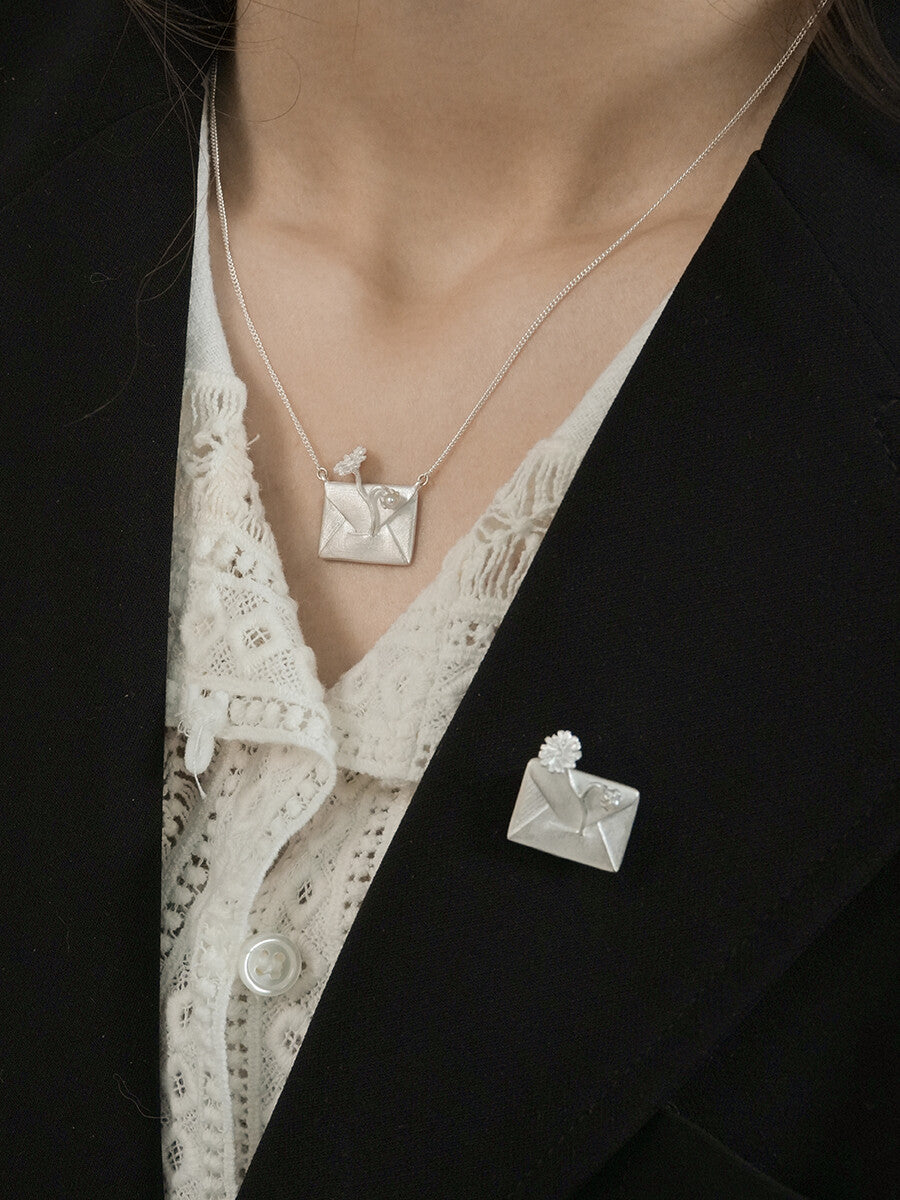 Daisy‘s Letter Silver Necklace,Lumivault.