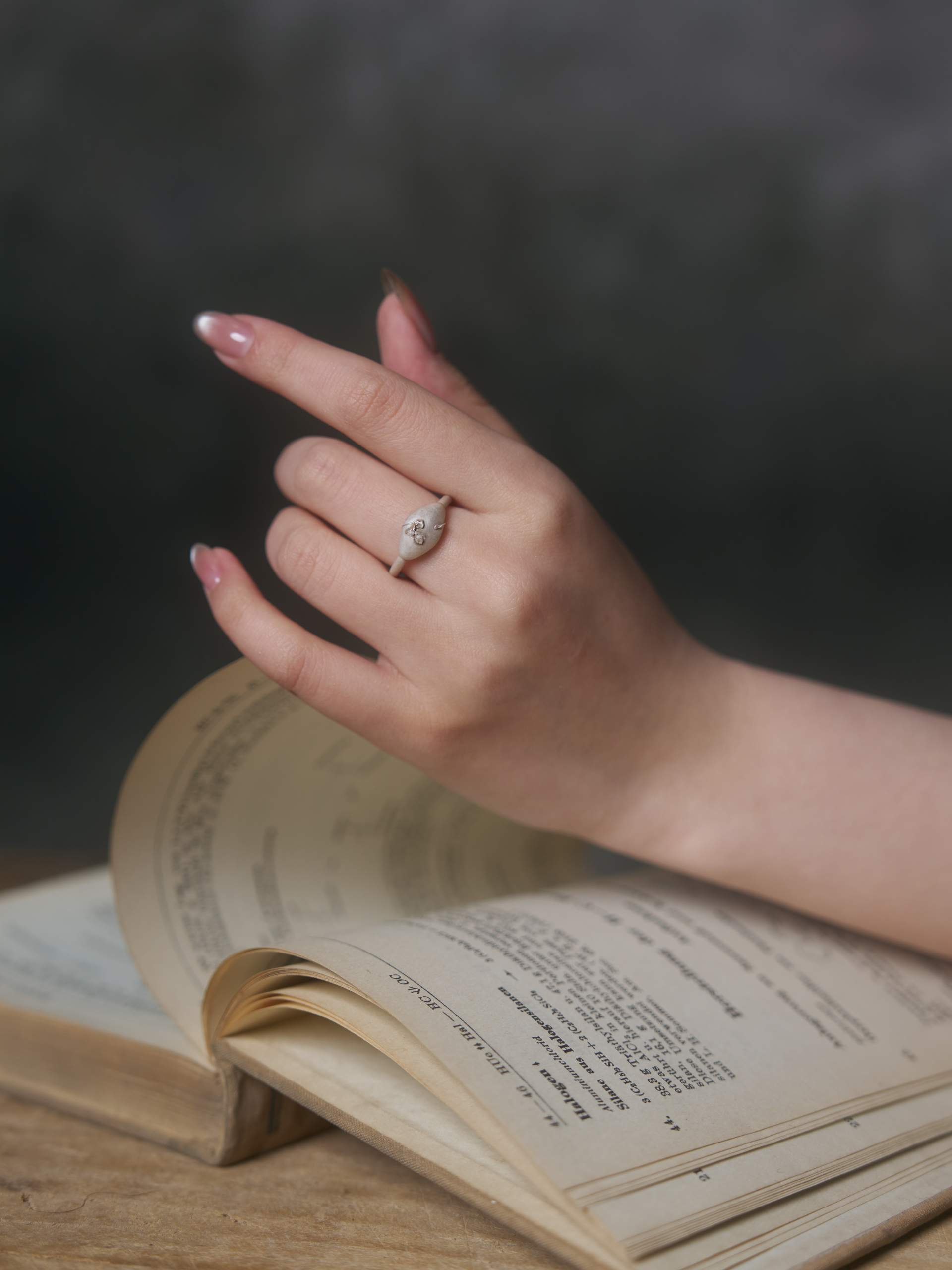 Embossed Iris Bean Open Ring,Lumivault.
