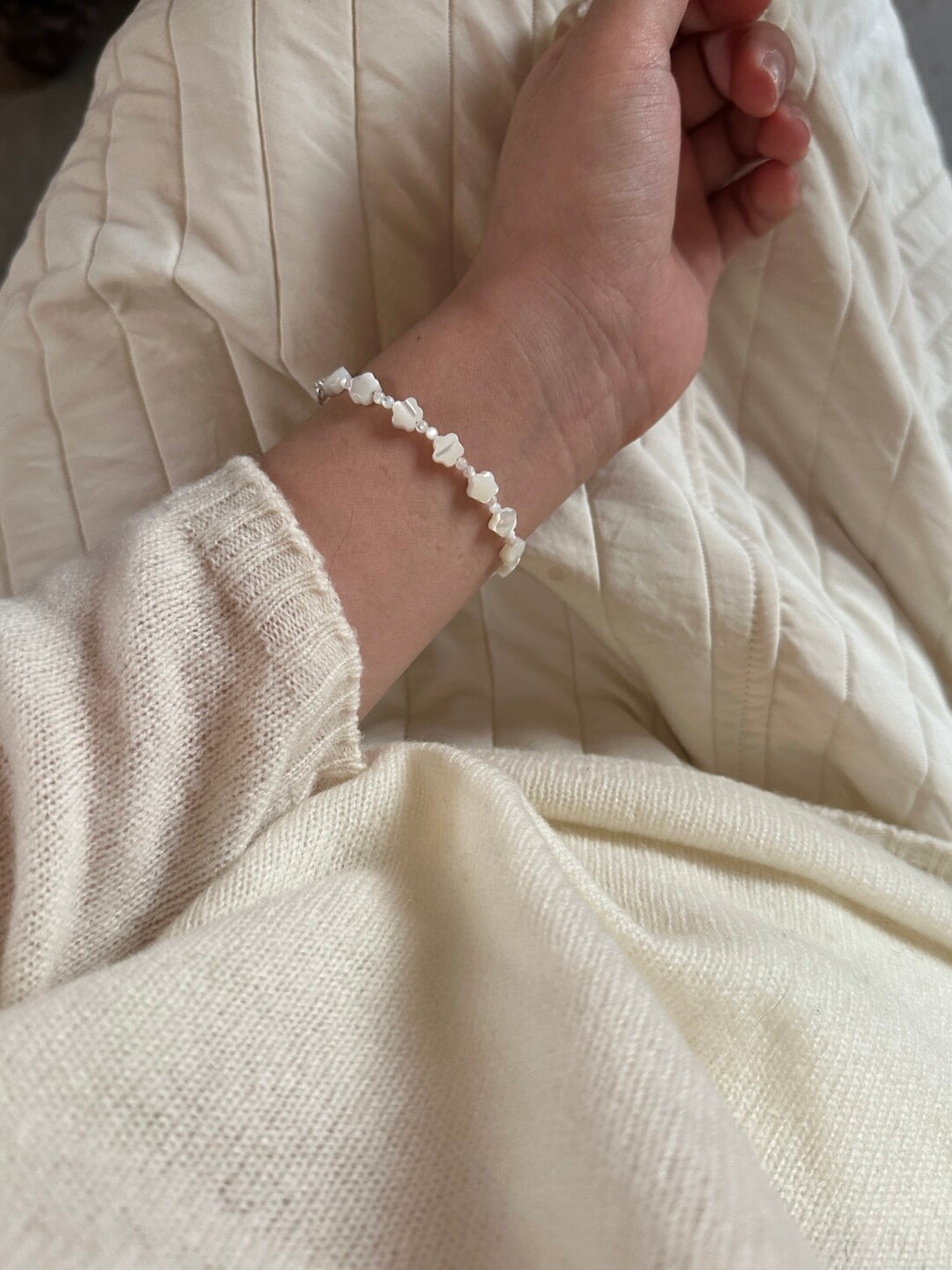 Floating Light Flower Shell Bead Bracelet,Lumivault.