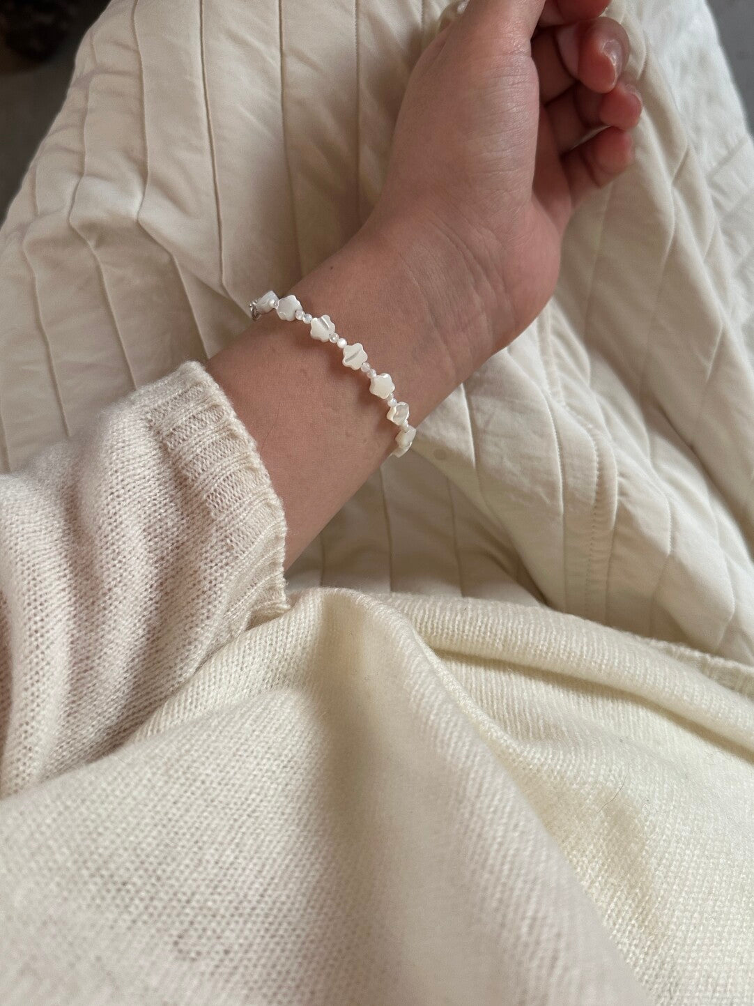 Floating Light Flower Shell Bead Bracelet,Lumivault.