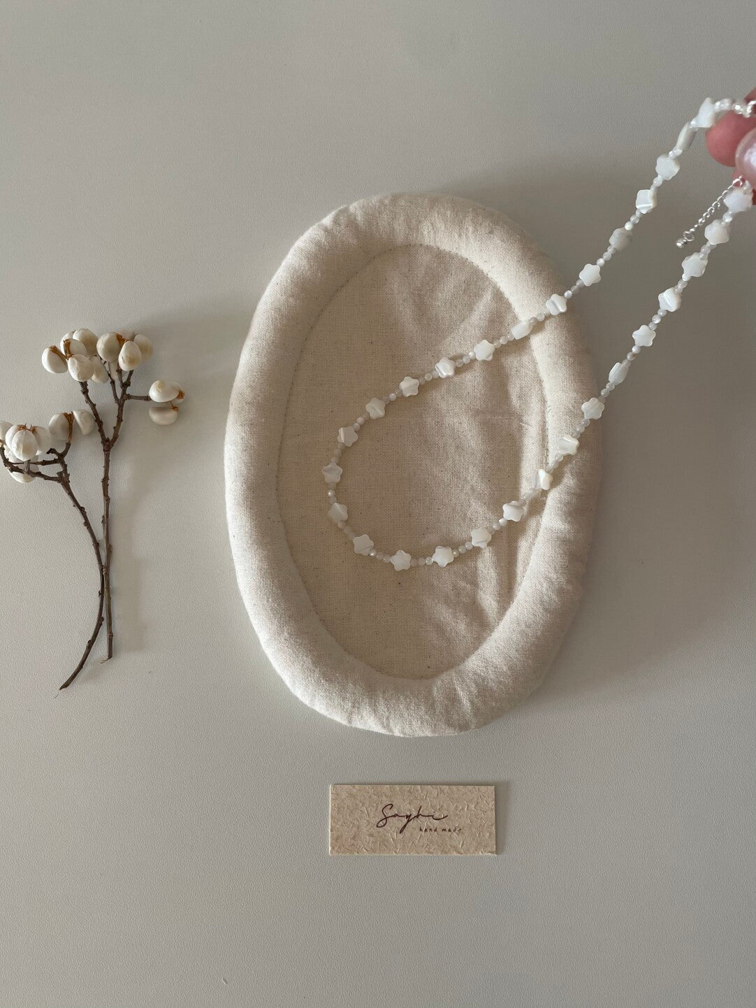 Floating Light Flower Shell Bead Necklace,Lumivault.