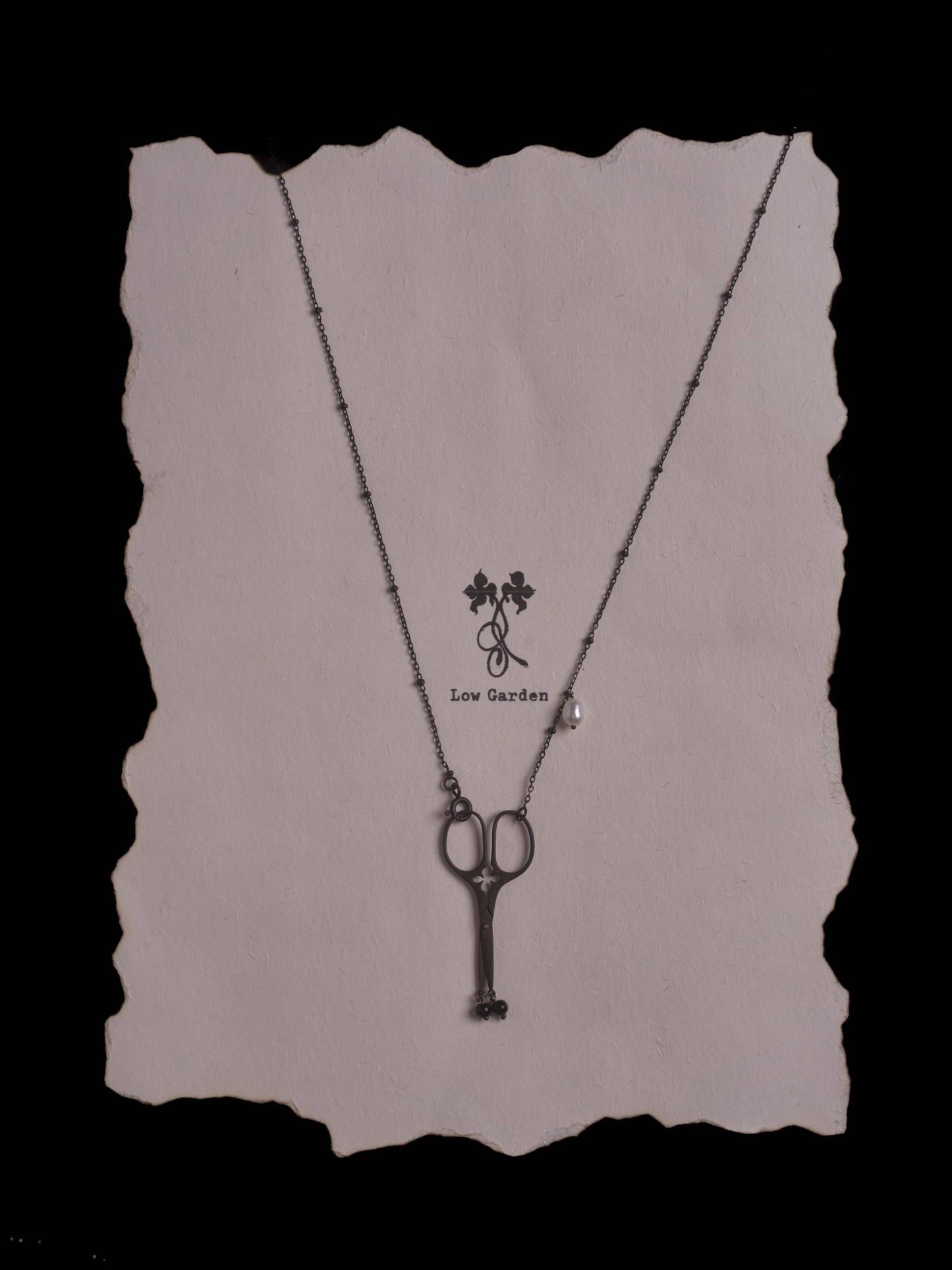 Four-Leaf Clover Scissors Obsidian Pearl Necklace