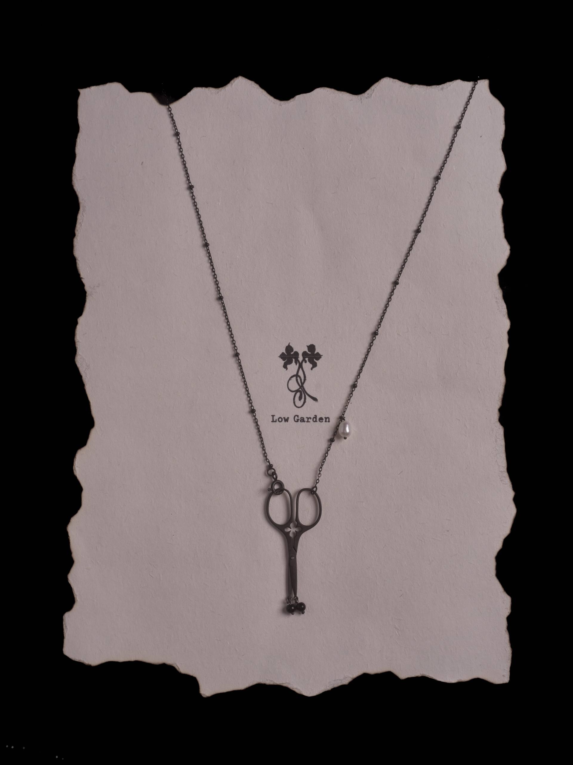 Four-Leaf Clover Scissors Obsidian Pearl Necklace,Lumivault.