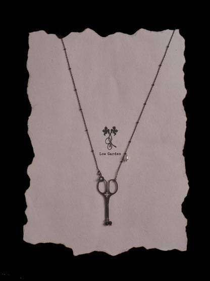 Four-Leaf Clover Scissors Obsidian Pearl Necklace