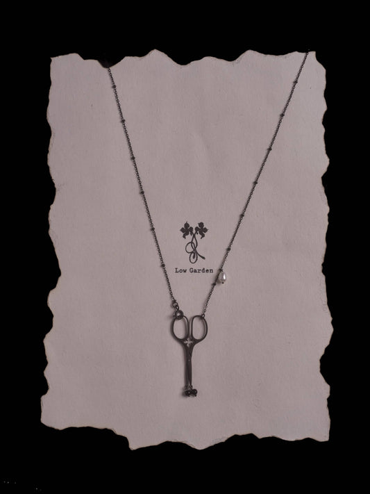 Four-Leaf Clover Scissors Obsidian Pearl Necklace