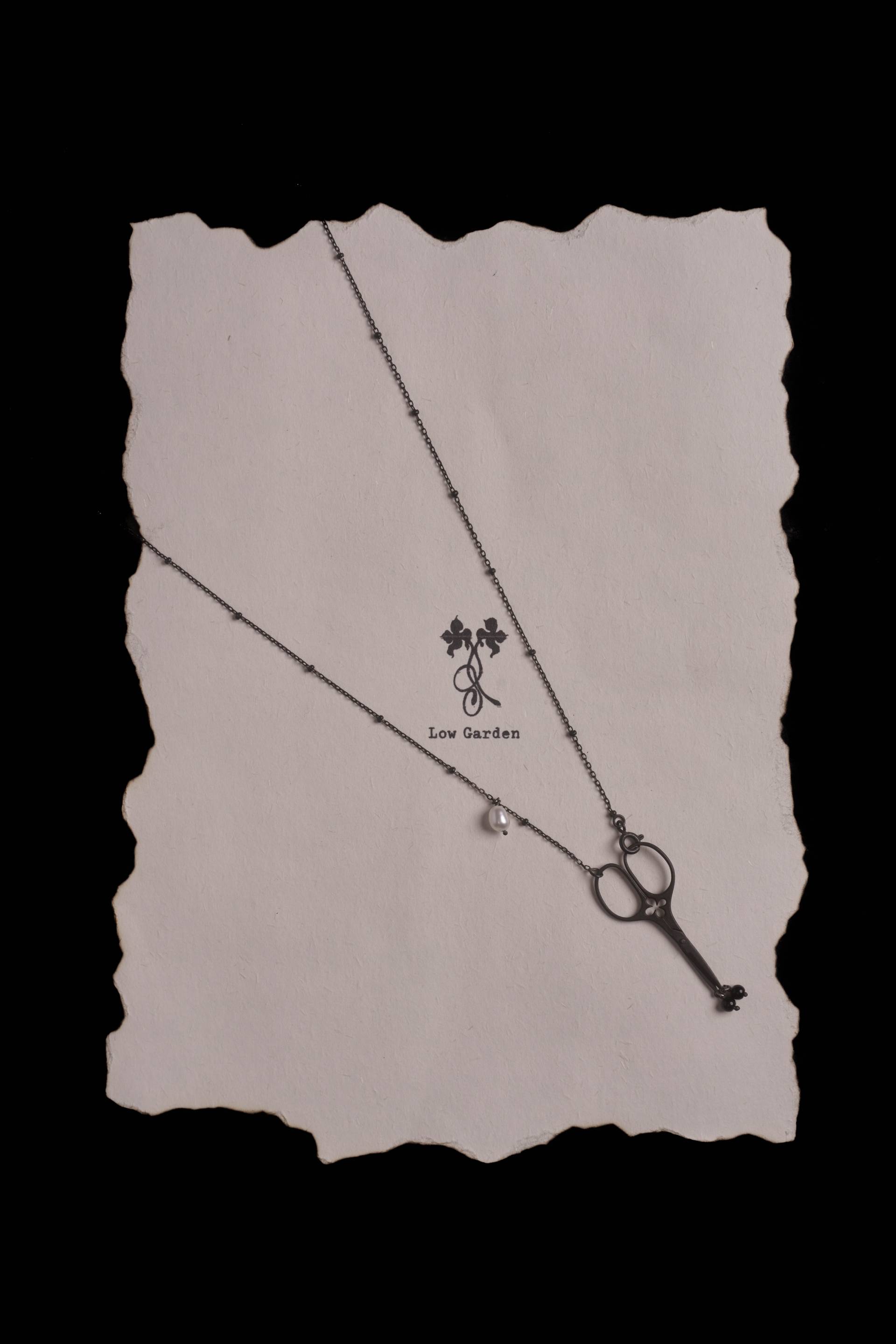 Four-Leaf Clover Scissors Obsidian Pearl Necklace,Lumivault.