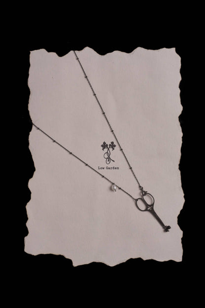 Four-Leaf Clover Scissors Obsidian Pearl Necklace