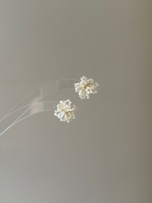 Gentle Small Flower Nacre Earrings - Lumivault
