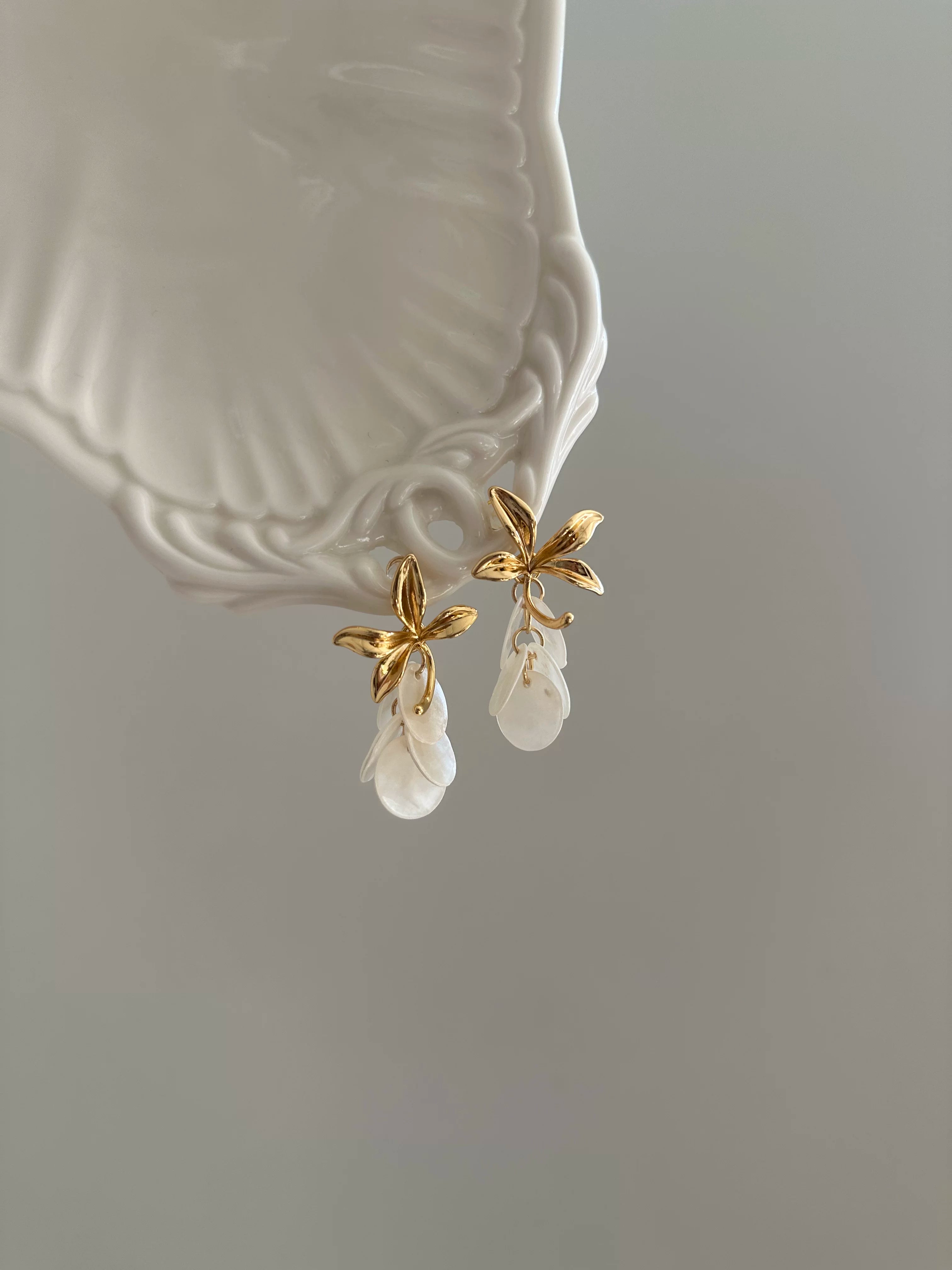 Golden Iris Shell Tassel Earrings - Lumivault