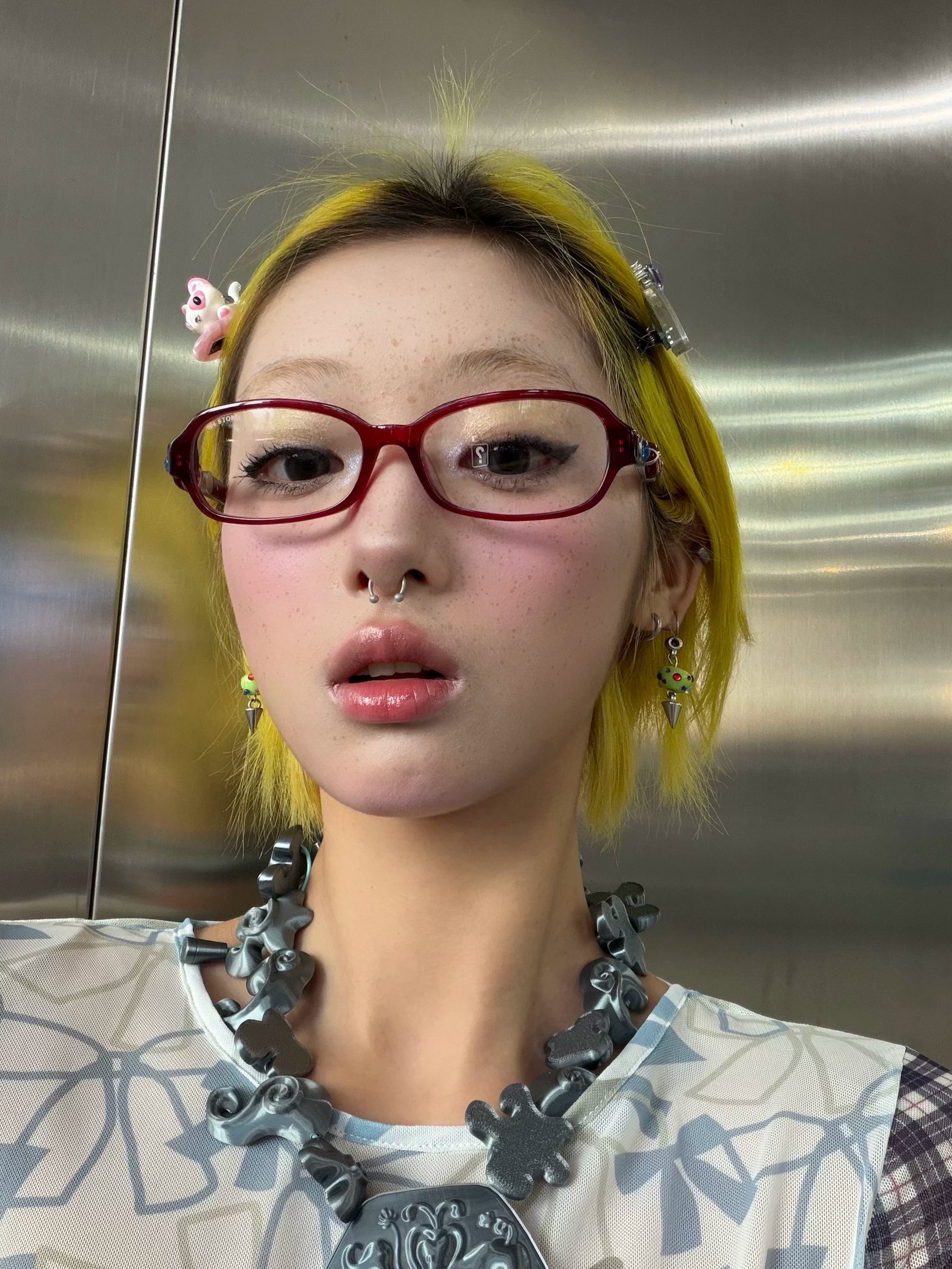Retro Rouge Rectangular Glasses - Lumivault