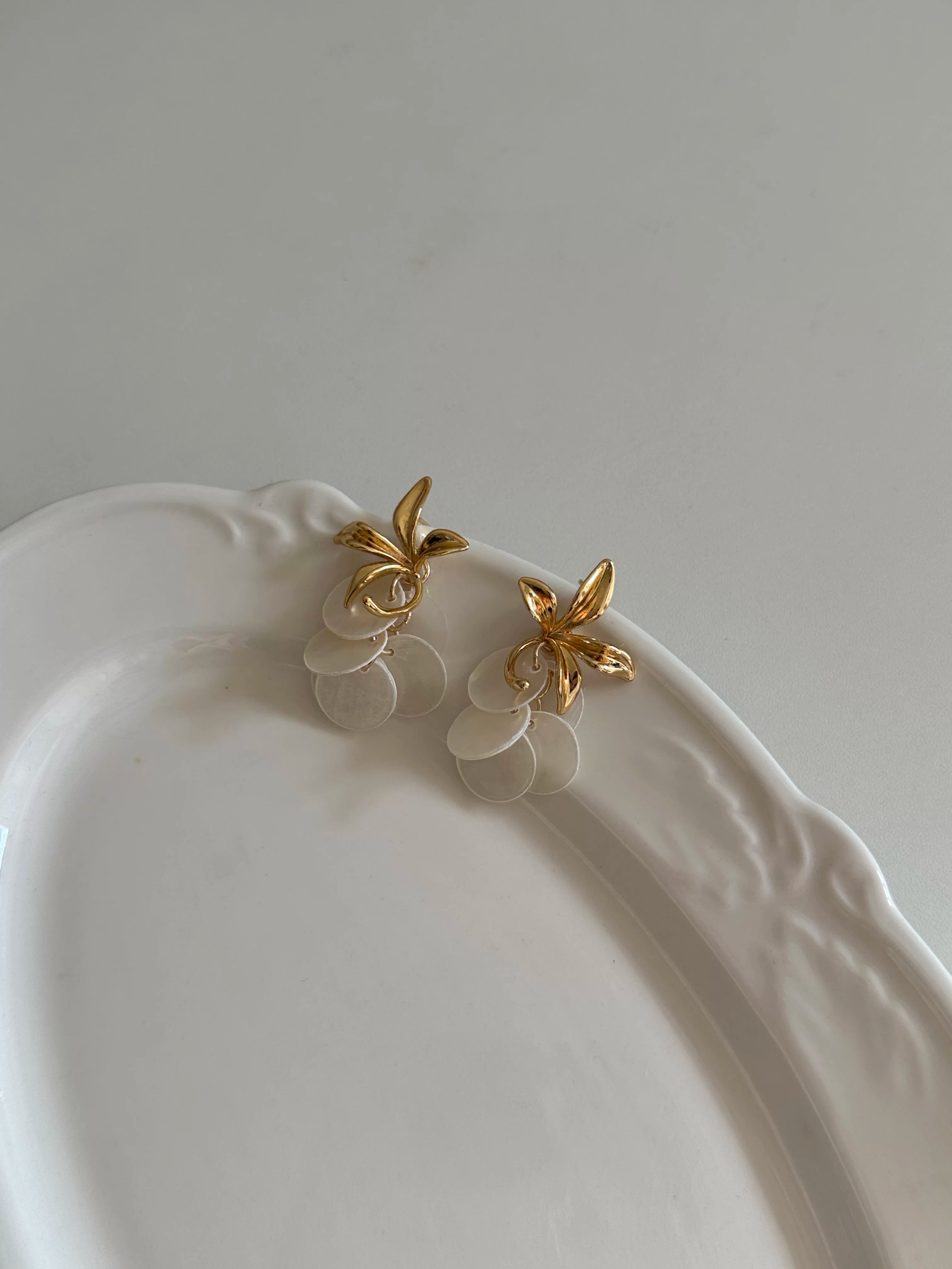 Golden Iris Shell Tassel Earrings - Lumivault
