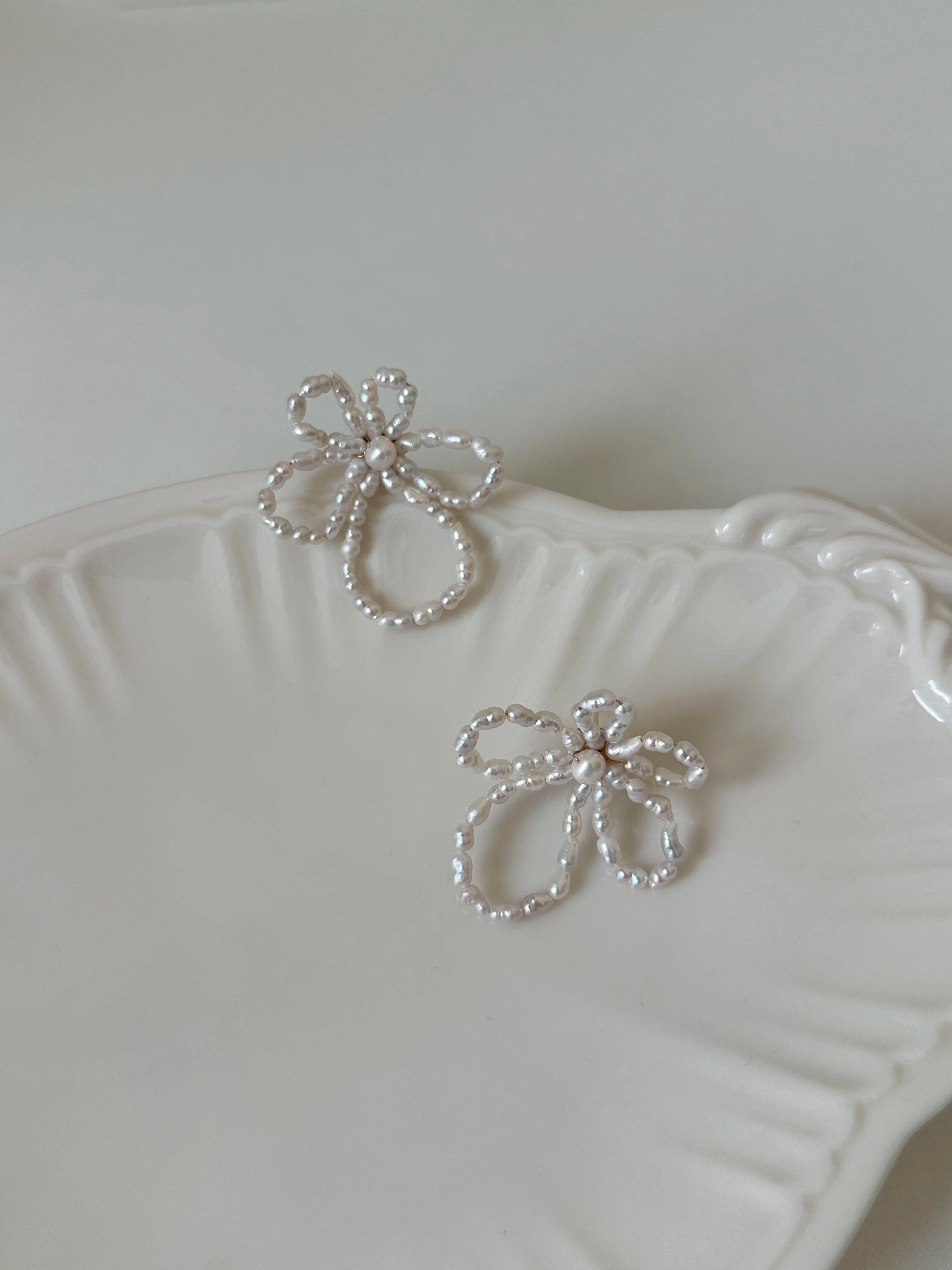 Woven Natural Pearl Flower Earrings - Lumivault