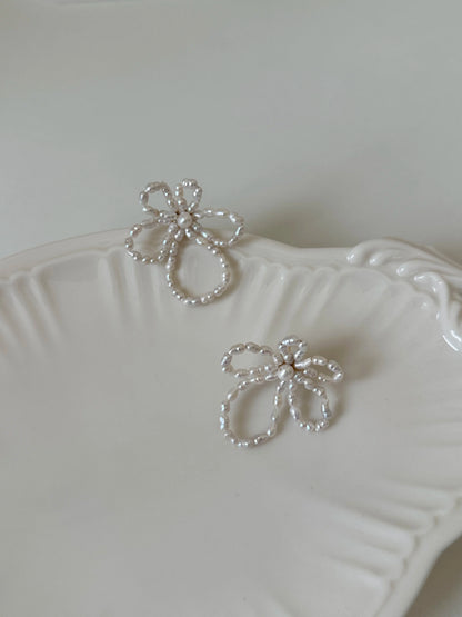 Woven Natural Pearl Flower Earrings - Lumivault