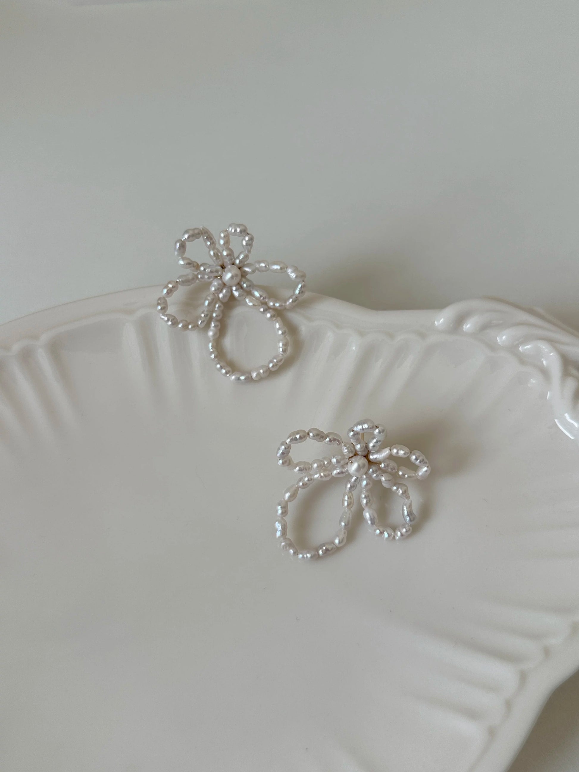 Woven Natural Pearl Flower Earrings - Lumivault